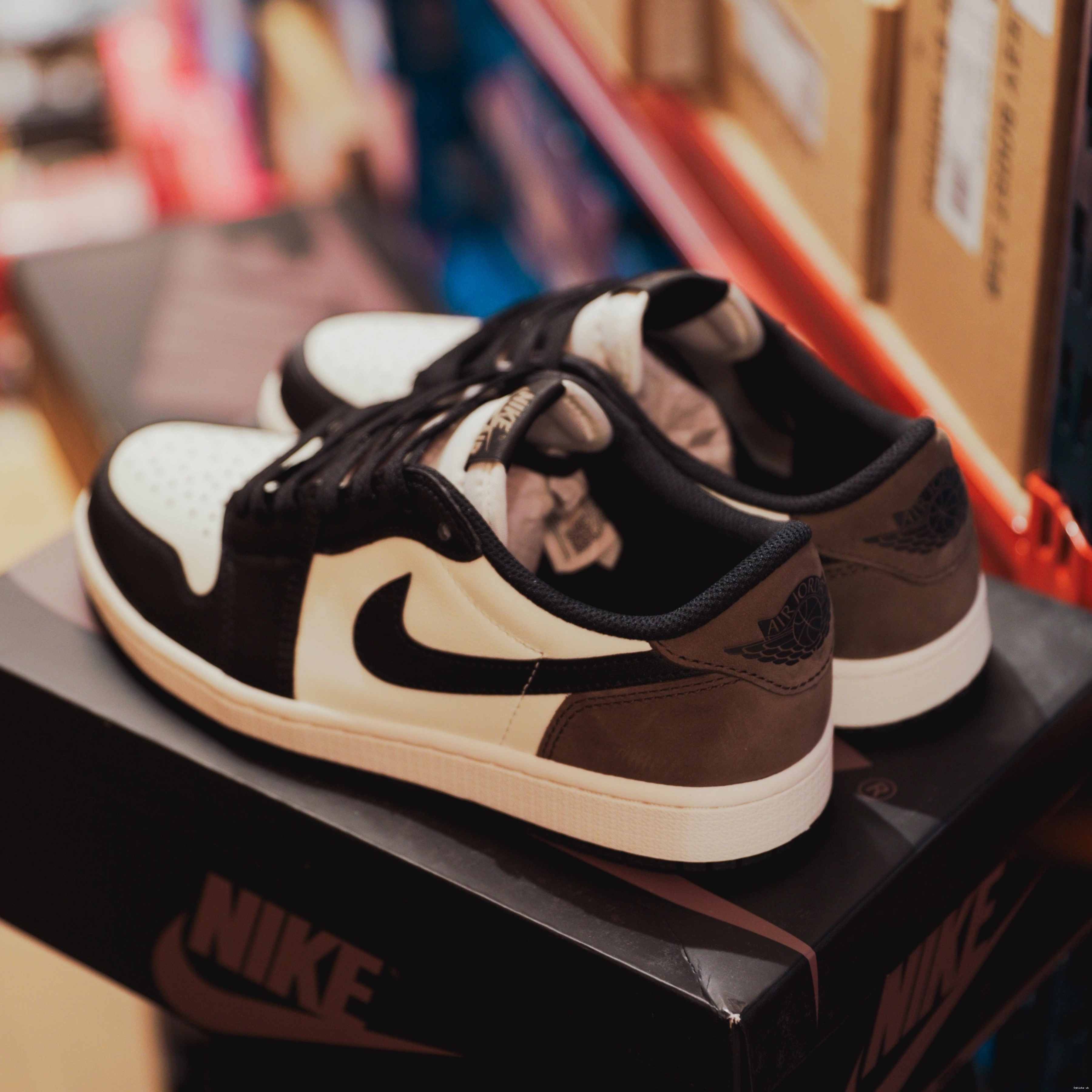 Low Jordan 1 Mocha OG Retro 0802